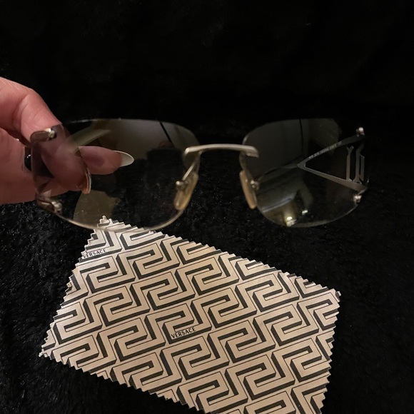 Versace wrap around sunglasses - Picture 2 of 7